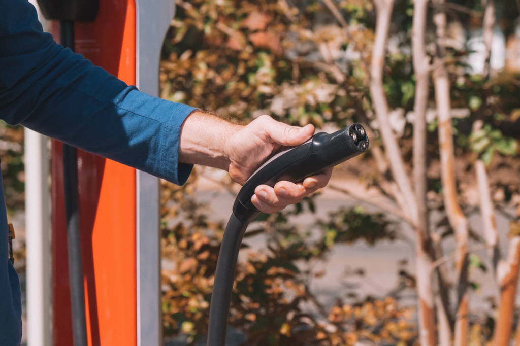 prise borne recharge tesla