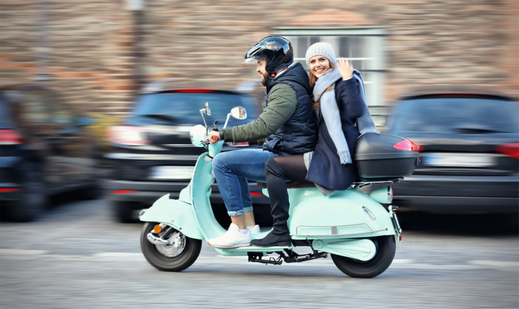 couple scooter italien