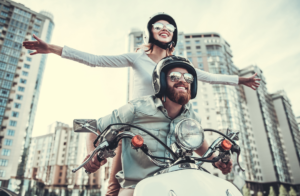 couple sur scooter